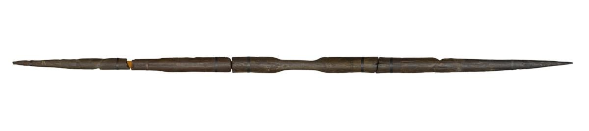 Holmegårdský luk | Zdroj: https://en.natmus.dk/historical-knowledge/denmark/prehistoric-period-until-1050-ad/the-mesolithic-period/the-stone-age-hunters-bow-and-arrow/the-worlds-oldest-bows/